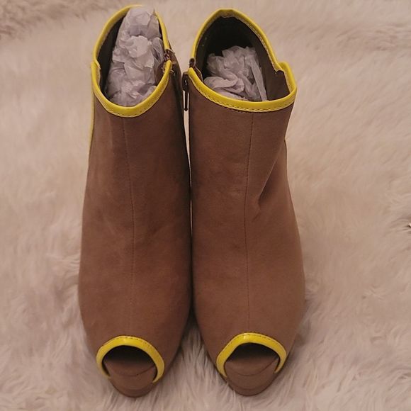 Qupid Sexy Open Toe Booties - Picture 4 of 16